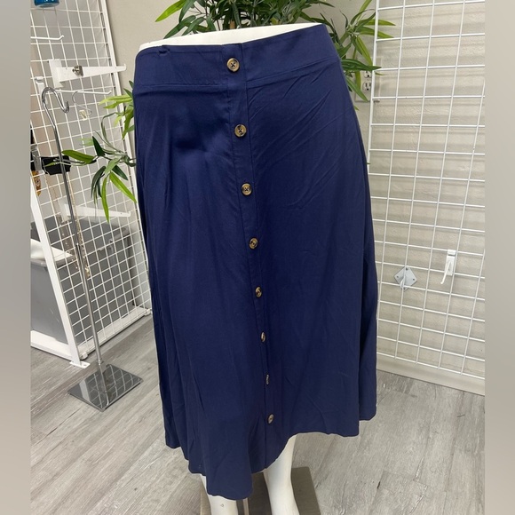 Torrid Midi Button Front Skirt - NEW - Size 30 (6) - Picture 2 of 4